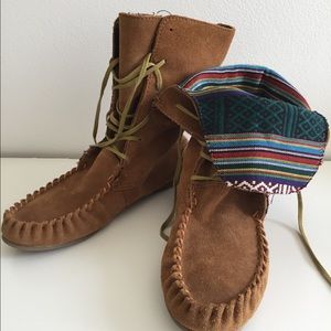 STEVE MADDEN MOCCASIN BOOTS